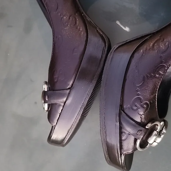 Gucci Gold clasp Horsebit Brown Leather GG Peep Toe Heels Size 40.5 C
