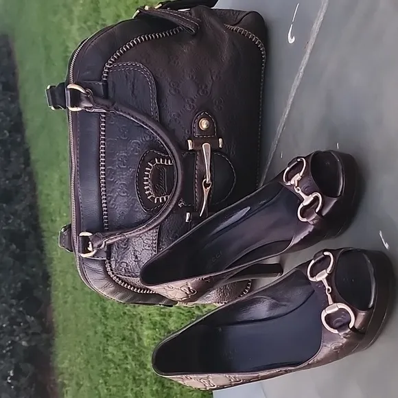 Gucci Gold clasp Horsebit Brown Leather GG Peep Toe Heels Size 40.5 C