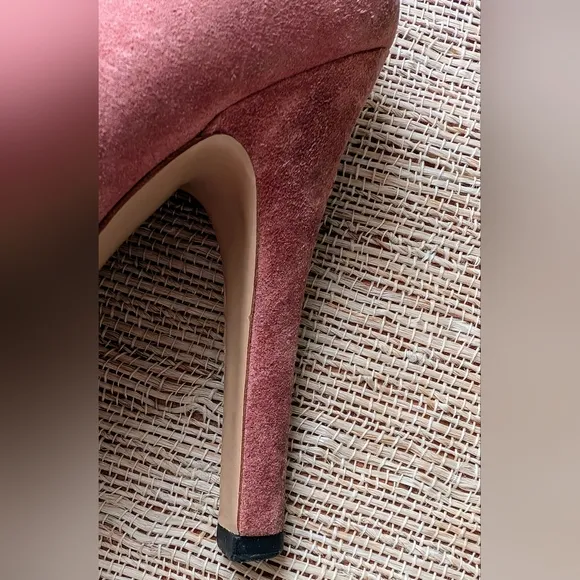 Gucci  • Pink Champagne / Rose Suede Peep Toe Platform Pumps