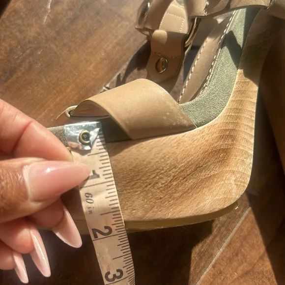Gucci Tan Platform Sandals with Chunky Heel