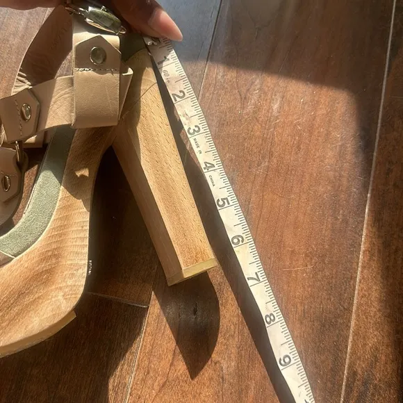 Gucci Tan Platform Sandals with Chunky Heel