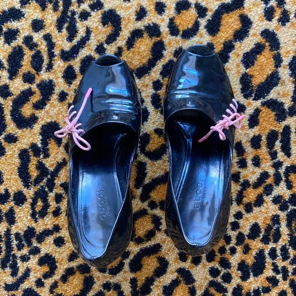 Gucci Vintage 90s lace up black patent leather pink lace up peep toe stilettos