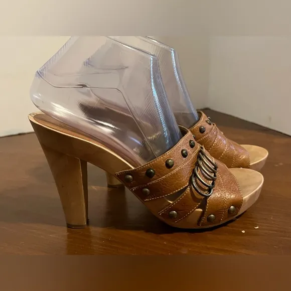 Guess &quot;Reddy&quot; Brown Platform Open Toe Clogs Sandals. 8M