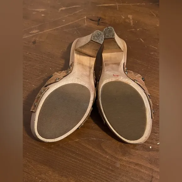 Guess &quot;Reddy&quot; Brown Platform Open Toe Clogs Sandals. 8M