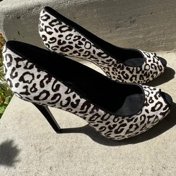 Guess Leopard Print Heels Peep Toe 5.5&quot; Stiletto Pumps Party Shoes Size 10M