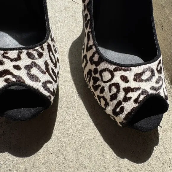 Guess Leopard Print Heels Peep Toe 5.5&quot; Stiletto Pumps Party Shoes Size 10M