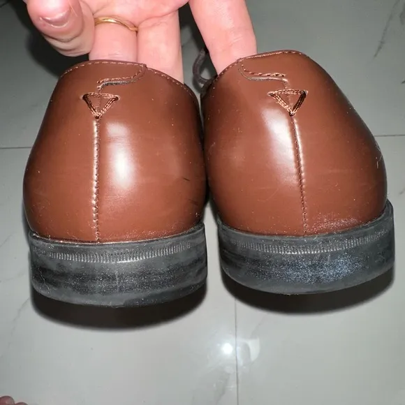 Guess mens dress shoes.