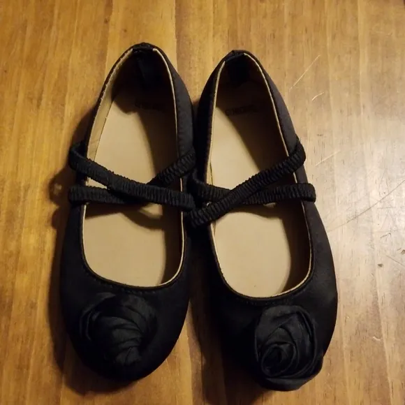 Gymboree dress bundle. Size 2T. Shoes are 7.