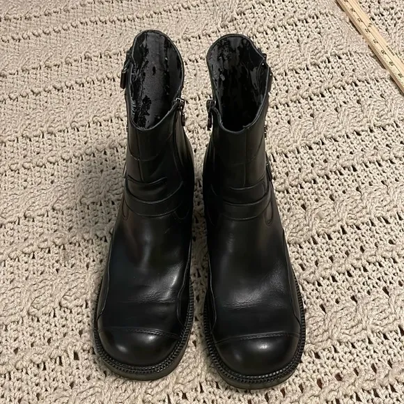 Harley Davidson Double Buckle Side Zip Gypsy Black Boots Women's Size 9.5 used.