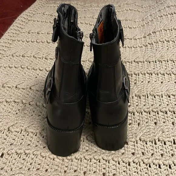 Harley Davidson Double Buckle Side Zip Gypsy Black Boots Women's Size 9.5 used.