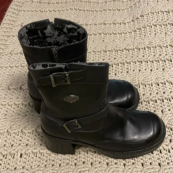 Harley Davidson Double Buckle Side Zip Gypsy Black Boots Women's Size 9.5 used.