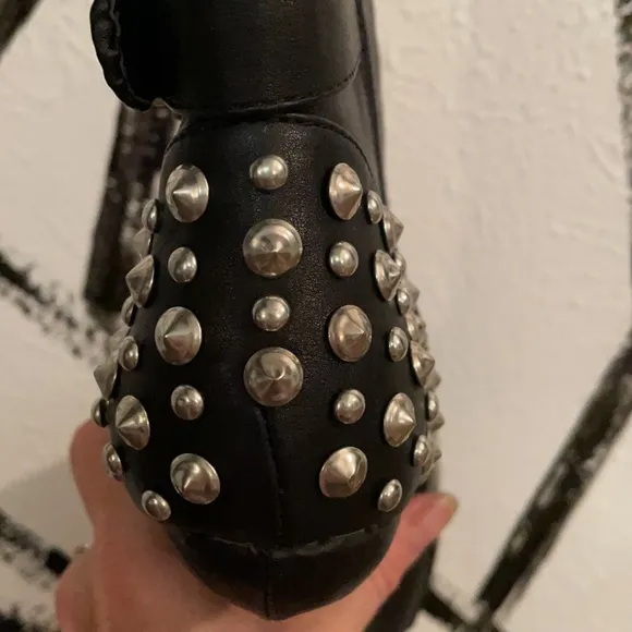 Heel-less Spike Boots!!!
