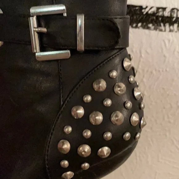 Heel-less Spike Boots!!!