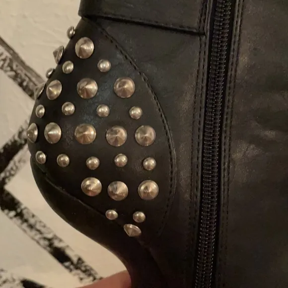 Heel-less Spike Boots!!!