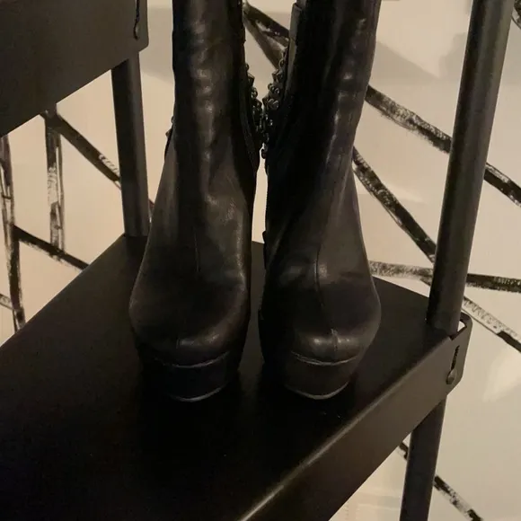 Heel-less Spike Boots!!!