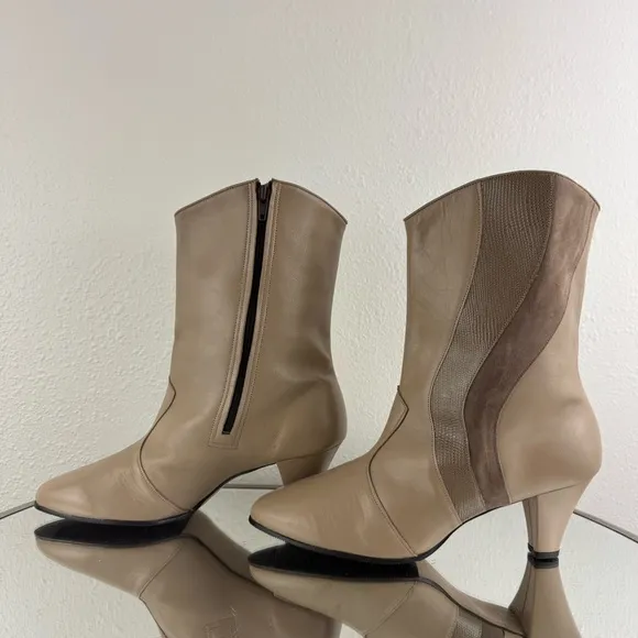 HILL &amp; DALE Vintage 1970s Designer Tan Beige Leather Swirl Low Heel Ankle Boots