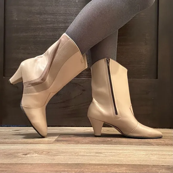 HILL &amp; DALE Vintage 1970s Designer Tan Beige Leather Swirl Low Heel Ankle Boots
