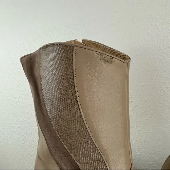 HILL &amp; DALE Vintage 1970s Designer Tan Beige Leather Swirl Low Heel Ankle Boots