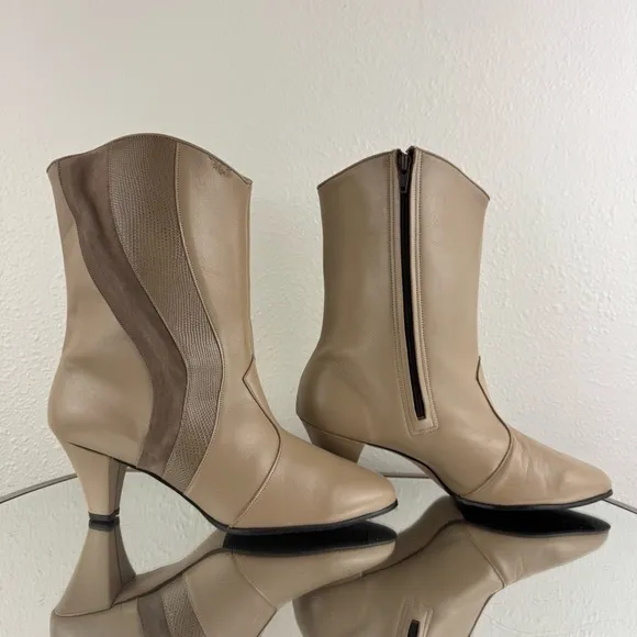 HILL &amp; DALE Vintage 1970s Designer Tan Beige Leather Swirl Low Heel Ankle Boots