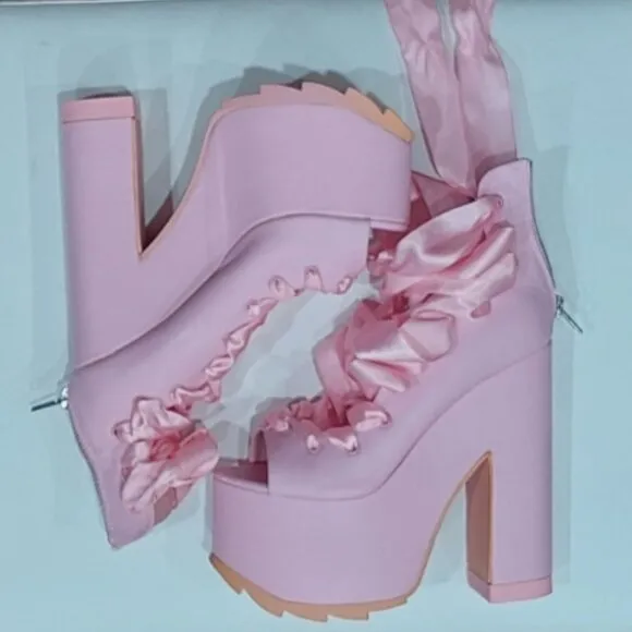 🦋🔥💋HOT ITEM! 💋🦋🔥Dolls Kill x Y.R.U.  Ballet Bae Platforms in Pink