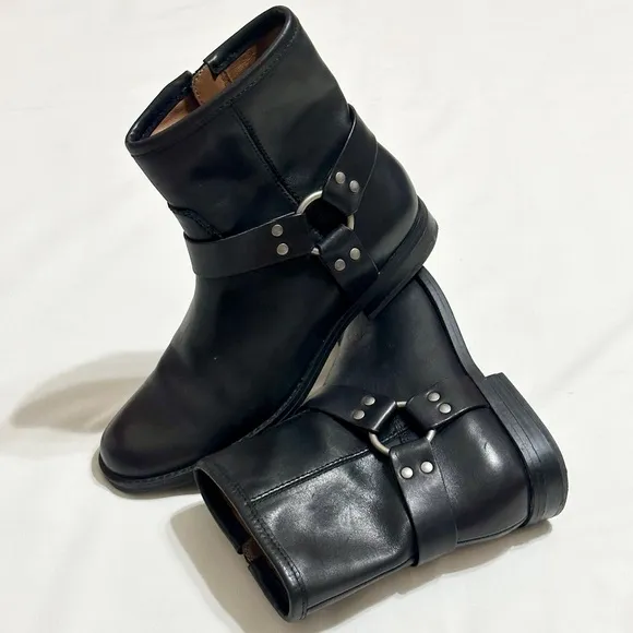 House of Harlow 1960 Portia Black Leather Side-Zip Harness Moto Ankle Boots - 8M