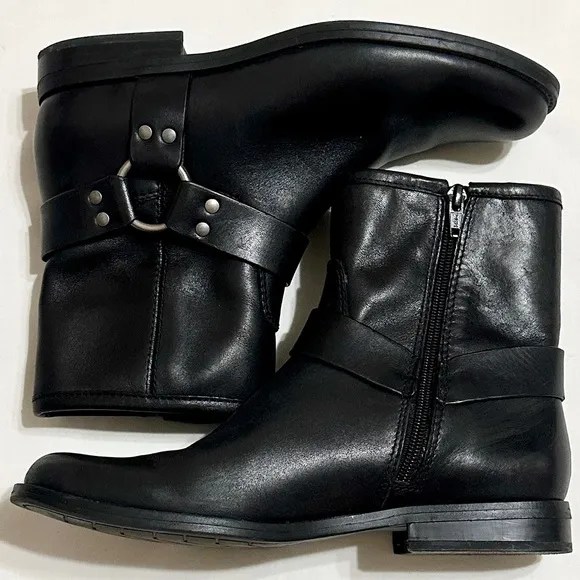House of Harlow 1960 Portia Black Leather Side-Zip Harness Moto Ankle Boots - 8M