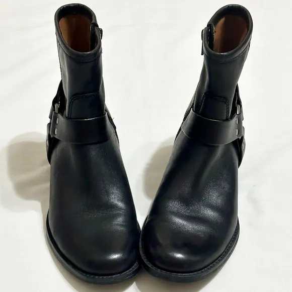 House of Harlow 1960 Portia Black Leather Side-Zip Harness Moto Ankle Boots - 8M