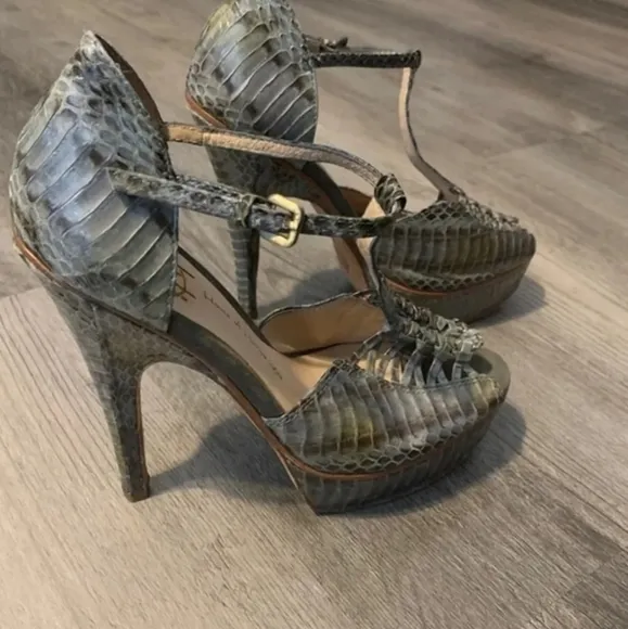 House of Harlow 1960 REVOLVE Python Snakeskin Platform T Strap Sandals Size 36.5