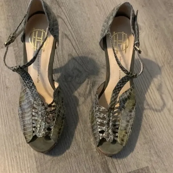 House of Harlow 1960 REVOLVE Python Snakeskin Platform T Strap Sandals Size 36.5