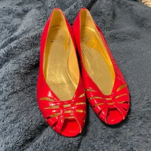 🎉HP🎉 Stuart Weitzman Candy Apple Red Patent Leather Peep Toe Flats