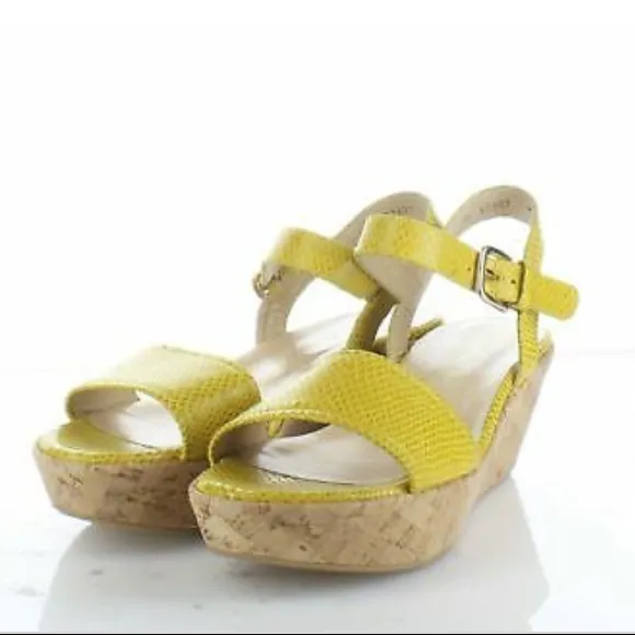 🎉HP🎉 Stuart Weitzman Yellow Sandals
