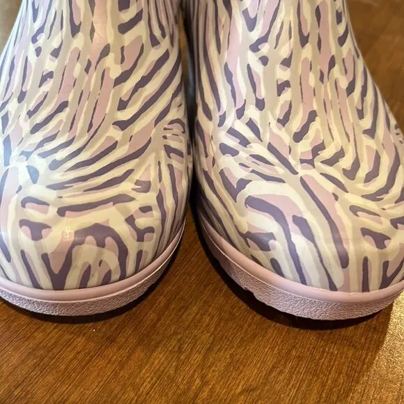 Hunter Dawn Low Heel Rider Coral rain boots size 6.