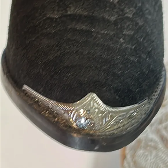 JEFFREY CAMPBELL BLACK SNAKESKIN DESIGN  BOOTIES SIZE 6