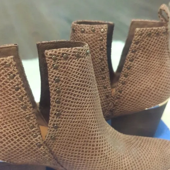 JELLYPOP Signature Faux Snake Skin Booties ~ NWT