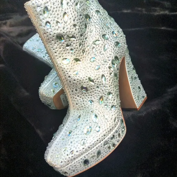 Jessica Simpson Dollyi Crystal Rhinestone Platform Ankle Bootie Boots Size 9