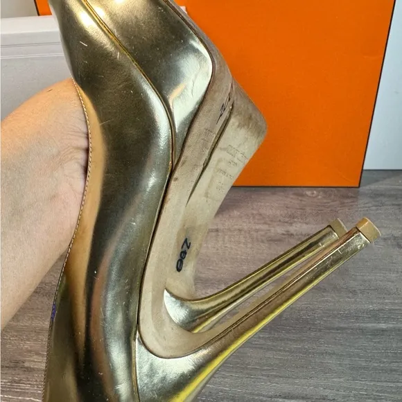 Jimmy Choo Metallic Gold Patent Leather Crown Peep Toe Heels size 8.5/38.5 $850