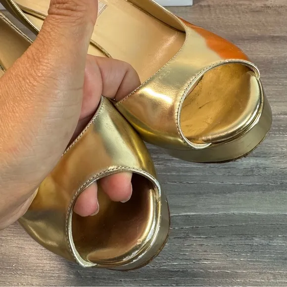 Jimmy Choo Metallic Gold Patent Leather Crown Peep Toe Heels size 8.5/38.5 $850