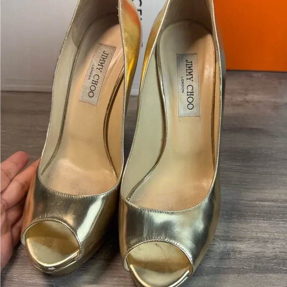Jimmy Choo Metallic Gold Patent Leather Crown Peep Toe Heels size 8.5/38.5 $850