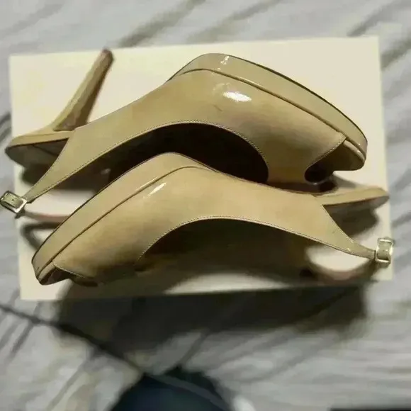 Jimmy Choo Women’s 9.5 Nude Patent Leather Italy Peep Toe Slingback Heels In Box