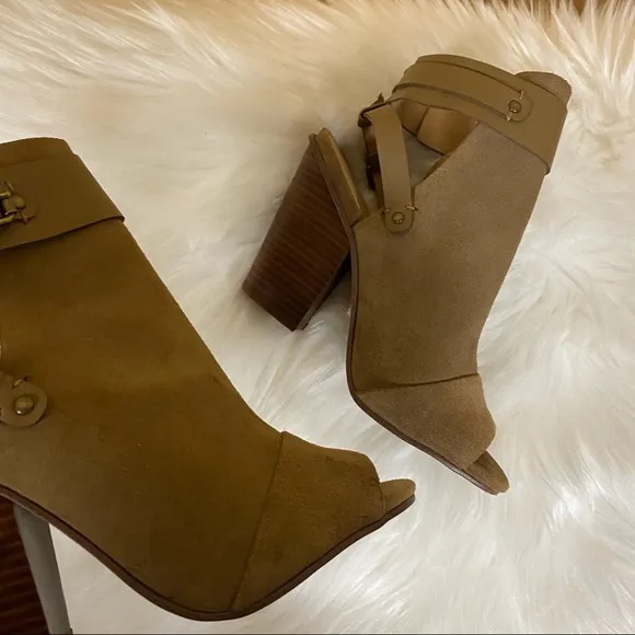 Joe's Jeans Petra Suede Peep Toe Tobacco Tan Block Heel Sandals Size 5.5