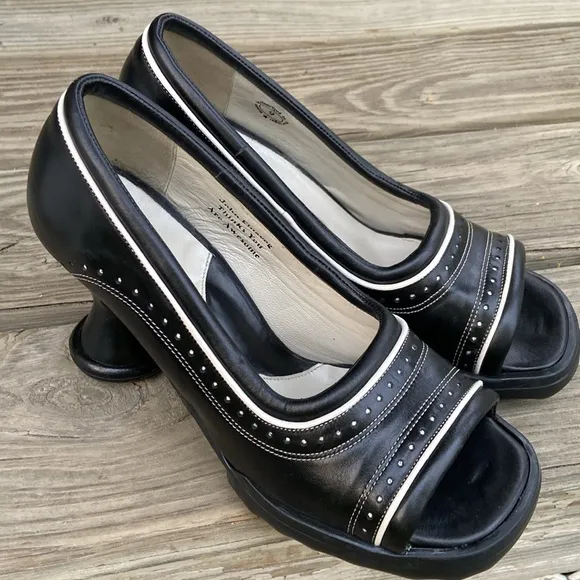 John Fluevog Shoes Mini PIPSQUEAK Brogue Peep Toe Heels in Black Women's Size 9