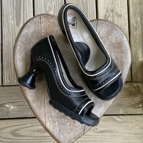 John Fluevog Shoes Mini PIPSQUEAK Brogue Peep Toe Heels in Black Women's Size 9