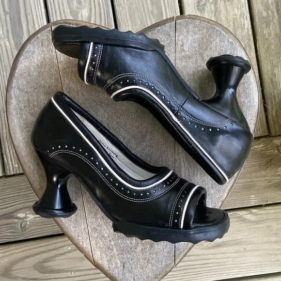 John Fluevog Shoes Mini PIPSQUEAK Brogue Peep Toe Heels in Black Women's Size 9