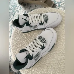 Jordan Men's White and Green Sneakers