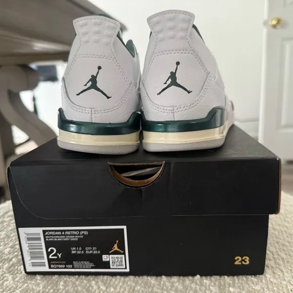 Jordan Men's White and Green Sneakers