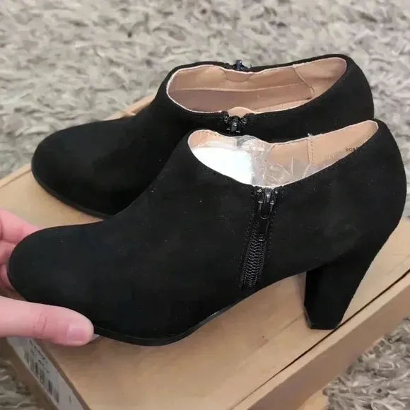 Journee collection women's Sanzi ankle boots
