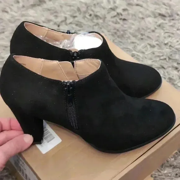 Journee collection women's Sanzi ankle boots