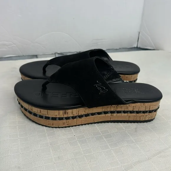 Karl Lagerfeld Paris Karsyn Platform Thong sandals in black size 8.5