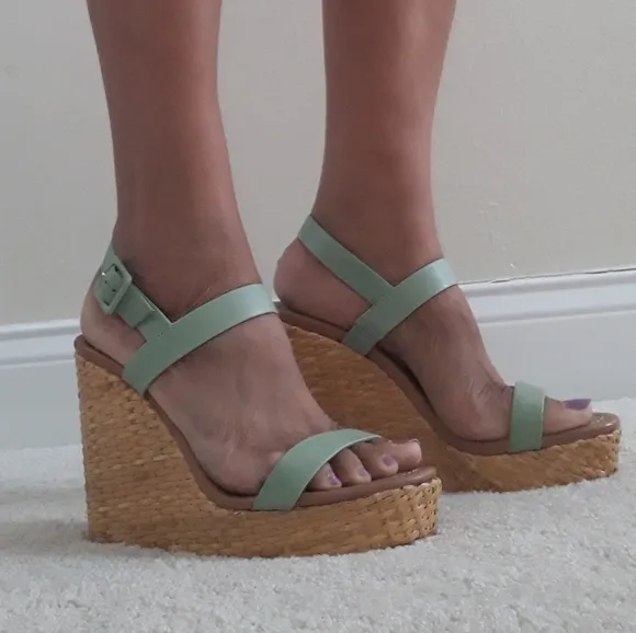 Kate Spade NY &quot;Dancer” Women’s size 9.5 &quot; SEAFOAM CALF Wedge platform sandals