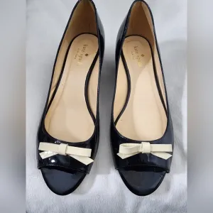 Kate Spade NY Patent Leather Wedge Shoes Low Beige Bow Peep Toe Summer Designer